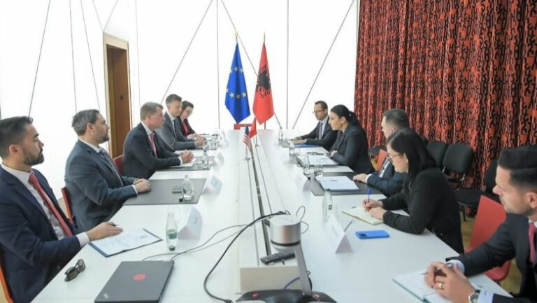 DREJTORI I PËRGJITHSHËM I AKCESK Z. IGLI TAFA ZHVILLON TAKIM ME AMBASADORIN AT LARGE PËR HAPËSIRËN KIBERNETIKE DHE POLITIKAT DIGJITALE TË SHBA, Z. NATHANIEL FICK