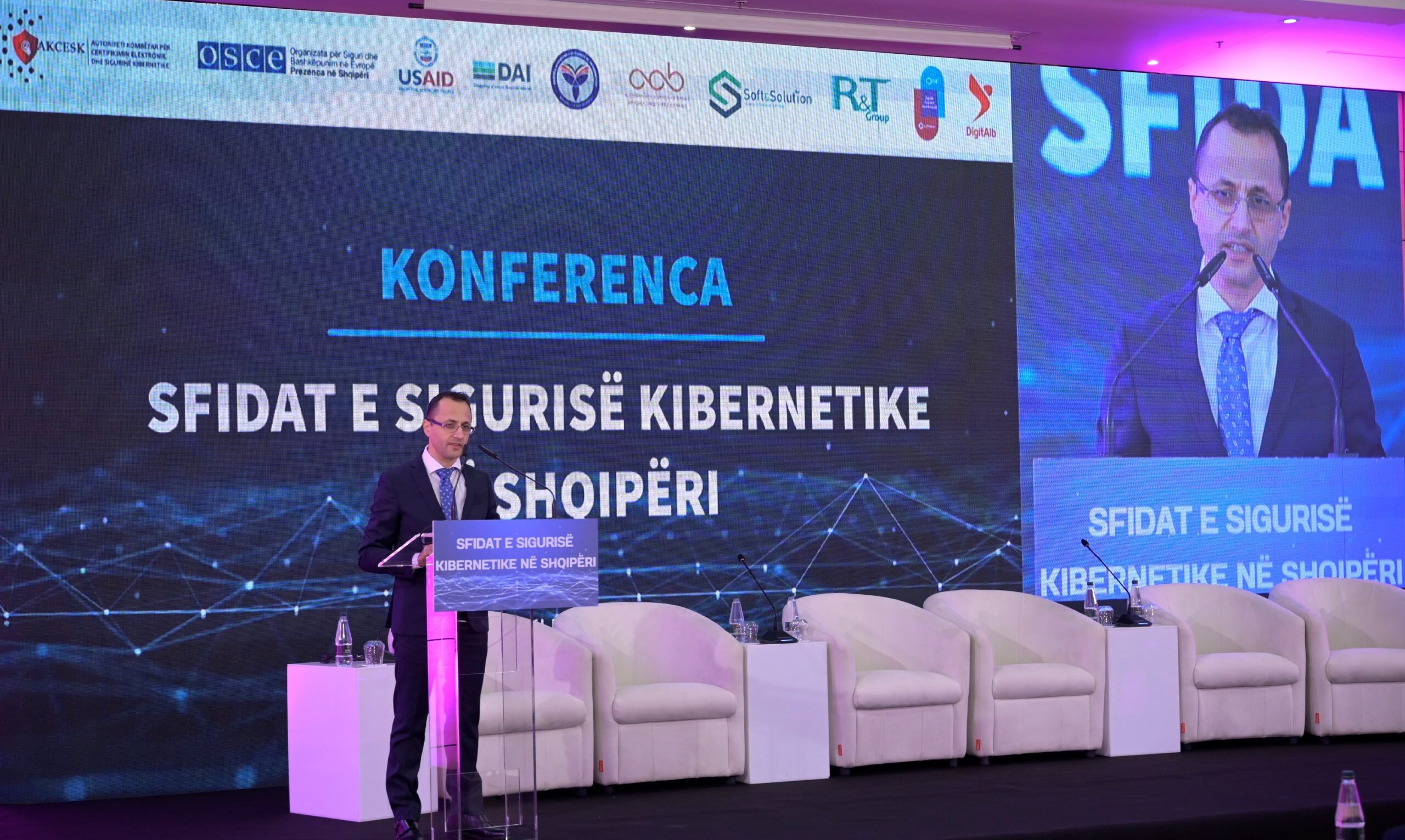 ADRESIMI I SFIDAVE TË SIGURISË KIBERNETIKE, NË FOKUS TË DISKUTIMEVE TË KONFERENCËS “SFIDAT E SIGURISË KIBERNETIKE NË SHQIPËRI”