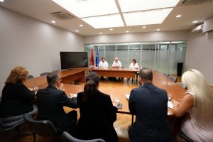 Ambasadori i Holandës për çështjet e sigurisë kibernetike, viziton AKSK