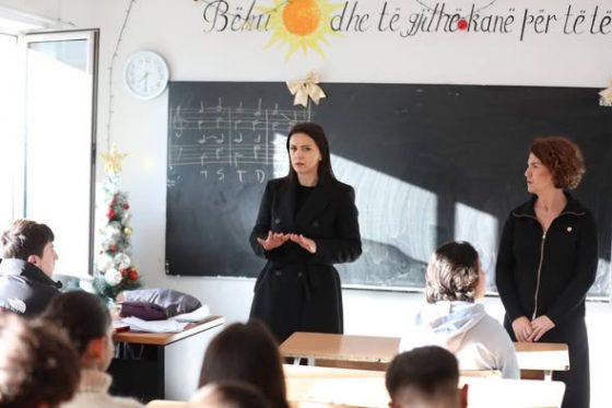 Zhvillohet takim ndërgjegjësues mbi sigurinë digjitale për nxënësit e Shkollës Artistike “Jorndan Misja”