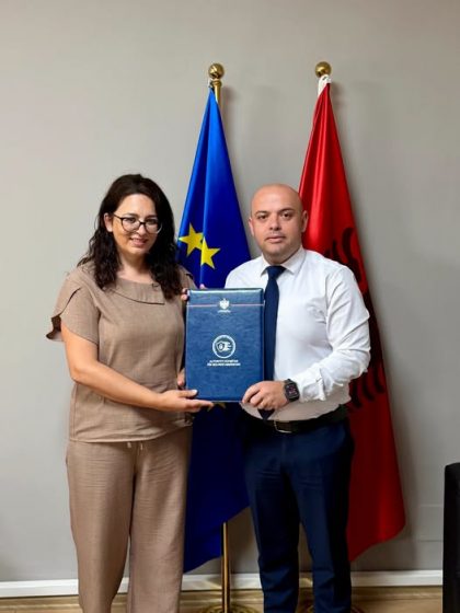AKSK nënshkruan marrëveshje bashkëpunimi me Fakultetin e Teknologjisë së Informacionit Në UAMD